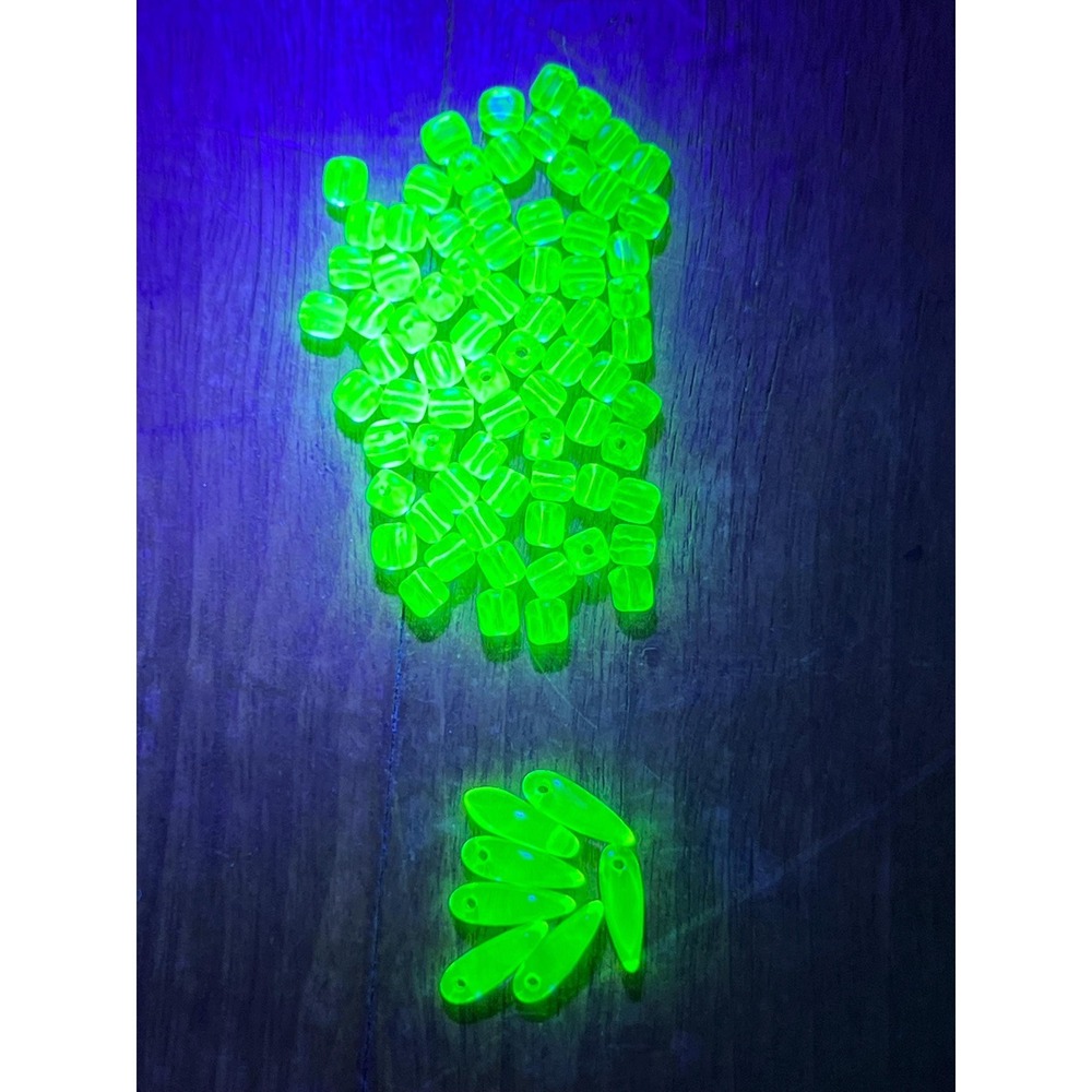 77 pc. Total(70 seed 7 leaf) mini bag uranium glass seed beads Vaseline glow